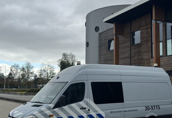 Defensie duikers trainen in duiktoren